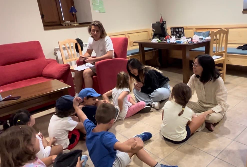 Teaching English to children in Pallide, Spain